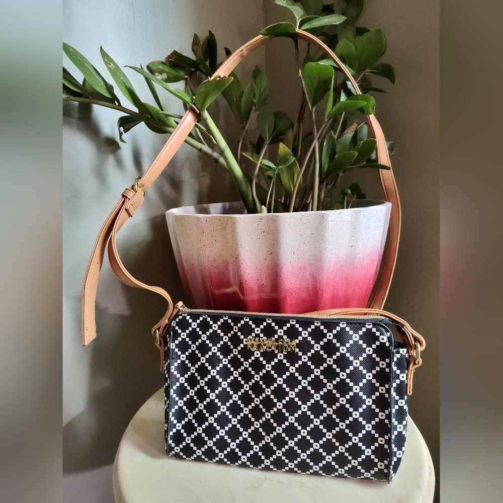 Kenneth Cole Reaction Black Cross Body Bag